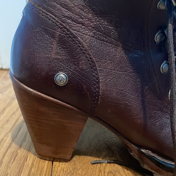 Neosens Size 9 or 9.5 (40 European) ankle boot with chunky 3” heel - Picture 3 of 11